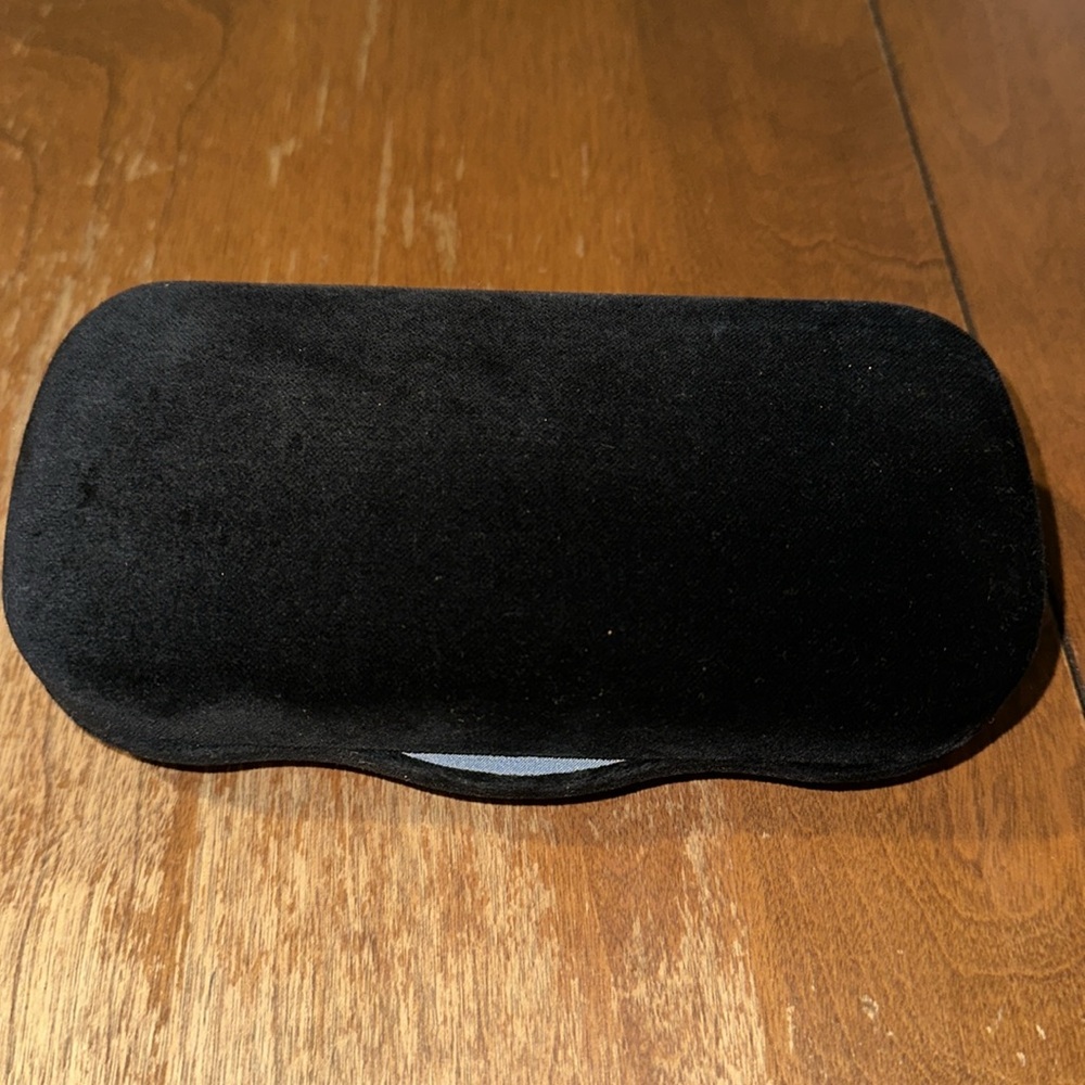 Gucci‎ Black Velvet Blue Interior Sunglass Case - Picture 2 of 5